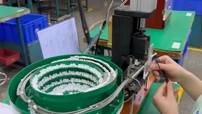 Полуавтоматическая сборка разъемов